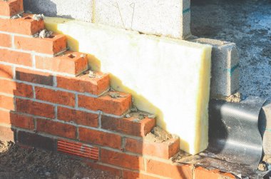 Tuğla Duvar Kurulumu Köpük Tahtaları ve Dpm Membrane