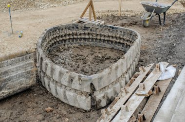 Ekskavatör Parça Bölümü ve El Arabalı İnşaat Alanı