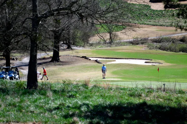 Golfiści Wprowadzenie Zielony Korzystających Grając Golfa Winder Georgia Usa — Zdjęcie stockowe