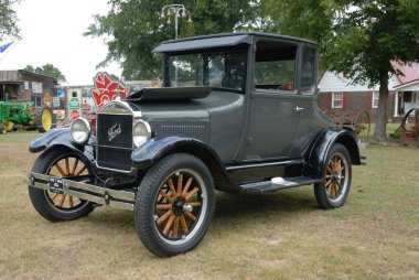 Eski model T Ford Georgia, ABD 'de park halinde.