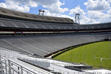 Sanford Stadyumu, Gürcistan 'ın başkenti Atina' da bulunan Georgia Üniversitesi 'nde futbol oynanan okul.