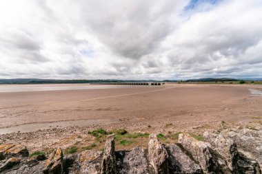Arnside Morecambe Körfezi 'nde deniz önü.