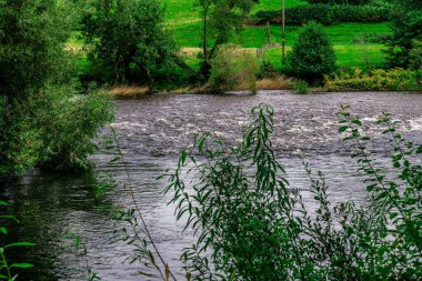 Kırsal kesimde akan sular