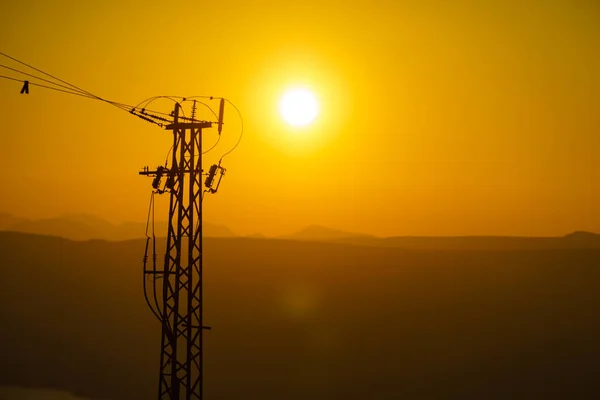 Ακτή Πυλώνες Μεταφοράς Ηλεκτρικού Ρεύματος Γραμμές Υψηλής Τάσης Πύργους Ηλιοβασίλεμα — Φωτογραφία Αρχείου