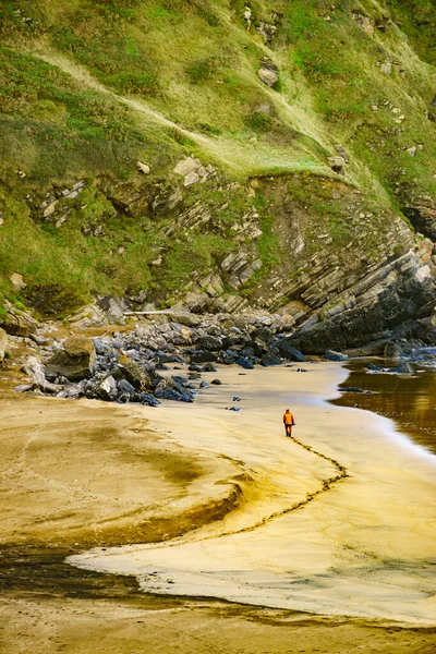 Folk Går Stranden Carniciega Asturiens Kust Havslandskap Norra Spanien — Stockfoto