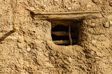 Eski kil ev detayı, pencerede parmaklıklar. El Chorrillo Film Konumu, Sierra Alhamilla, Endülüs İspanya.