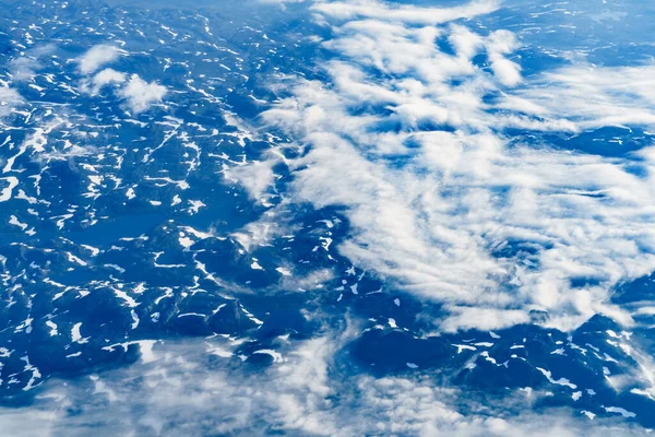 Vista Avião Para Nuvens Terra Aeronaves Que Sobrevoam Noruega Escandinávia — Fotografia de Stock