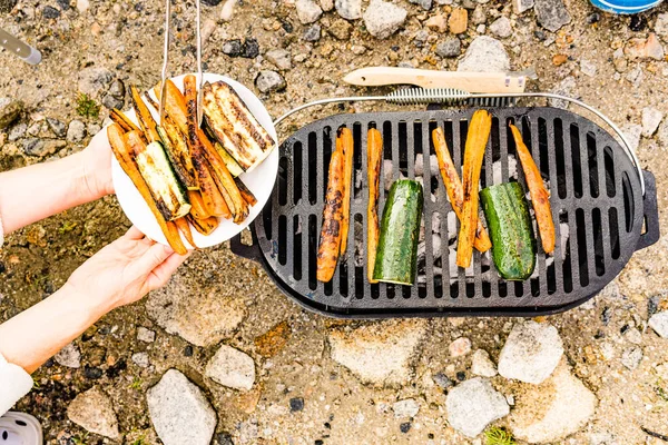 Verschiedene Köstliche Grillgemüse Vom Grill Zucchini Und Karottengemüse Grillabendessen Freien — Stockfoto