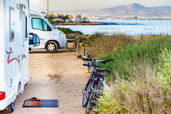 Caravan Wildes Zelten Der Mittelmeerküste Spaniens Stadt Alicante Horizont Urlaub — Stockfoto