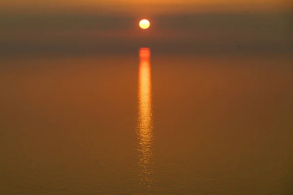 Tramonto Sul Mare Sole Che Cade Sotto Orizzonte — Foto Stock