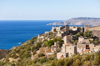 Yunanistan Vatheia köyü. Mani Yarımadası 'ndaki Vathia' da terk edilmiş mimari ve tarihi eski geleneksel kule evleri. Laconia Mora Avrupa 'sı.
