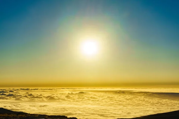 Zonsopkomst Bergen Boven Wolken Natuurlandschap — Stockfoto