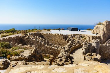 Turist eğlencesi. İspanya 'daki Castillitos Silah Bataryası Cartagena' daki taş kale tahkimatları..