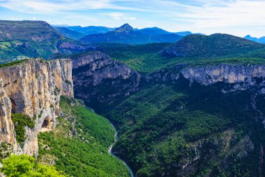 Provence France 'daki Verdon Gorge' da. Dağ manzarası. Belvedere de la Dent d 'Aire izleme noktasından görüntü.