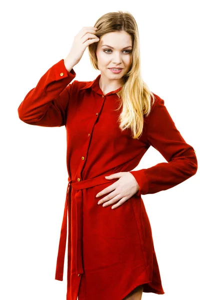 Mujer Joven Bonita Moda Con Elegante Vestido Corto Rojo Casual — Foto de Stock