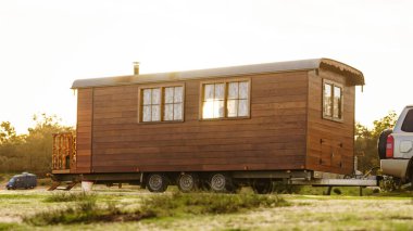Küçük ev olarak kullanılan karavan ahşap karavanı..
