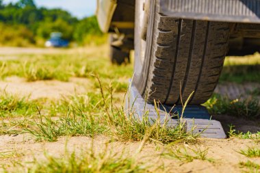 Kervan bloğu kullanımda. Karavan için rampa tıkanması. Karavan için aksesuarlar.