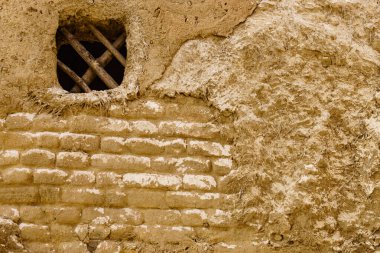 Eski kil ev detayı, pencerede parmaklıklar. El Chorrillo Film Konumu, Sierra Alhamilla, Endülüs İspanya.