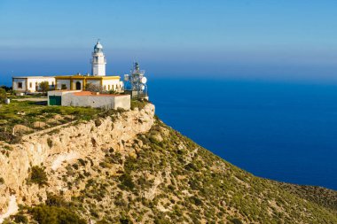 Mesa Roldán deniz feneri, Cabo de Gata Nijar Doğal Parkı, Endülüs İspanya. Turist eğlencesi.