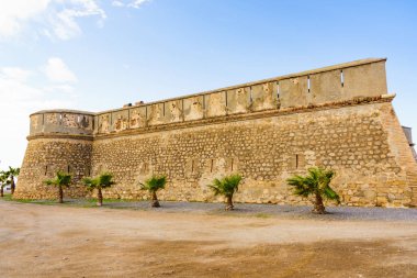 Kıyı kalesi, Carchuna Şatosu, Granada Bölgesi, Endülüs İspanya. Turist eğlencesi