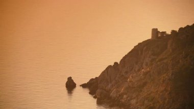 Akdeniz İspanya kıyı manzarası. Maro Cerro Gordo Doğal Parkı, Maro ve Nerja yakınlarındaki uçurumlar, Malaga, Costa Del Sol, Endülüs.
