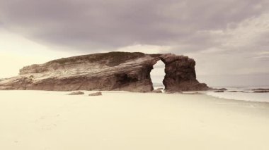 Playa las catedrales, Ribadeo 'daki Katedrais Plajı, Lugo, Galiçya. Kuzey İspanya 'daki Cantabric deniz manzarası.