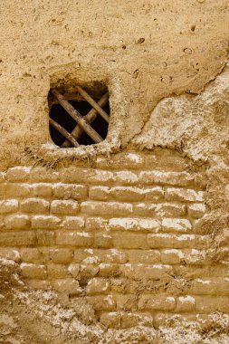 Eski kil ev detayı, pencerede parmaklıklar. El Chorrillo Film Konumu, Sierra Alhamilla, Endülüs İspanya.