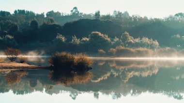 Gölle sabah manzarası. Povoa e meadas dam in castelo de vide, alentejo Portekiz.