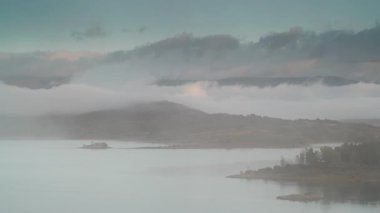 Sabah manzarası. Palencia ili, Kastilya ve Leon bölgesi, Kuzey İspanya 'daki Kamp Gölü mumyalaması..