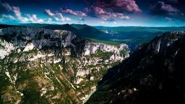 Fransız Alp Dağları 'ndaki Verdon Vadisi' nde ilerleyen bulutların zamanı, Provence France. Belvedere de la dent d 'aire' den görüntü.