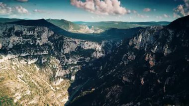 Fransız Alp Dağları 'ndaki Verdon Vadisi' nde ilerleyen bulutların zamanı, Provence France. Belvedere de la dent d 'aire' den görüntü.