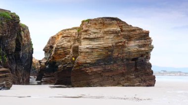 Playa las catedrales, Ribadeo 'daki Katedrais Plajı, Lugo, Galiçya. Kuzey İspanya 'daki Cantabric deniz manzarası.