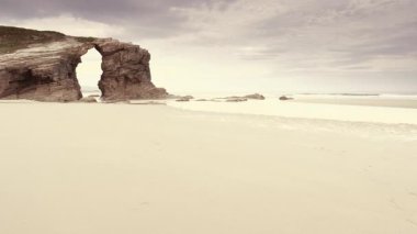 Galiçya İspanya 'daki katedral plajı. Playa de las kategorileri, ribadeo kategorisi, lugo vilayeti. Kuzey İspanya 'daki Cantabric kıyı şeridi. Turist eğlencesi.