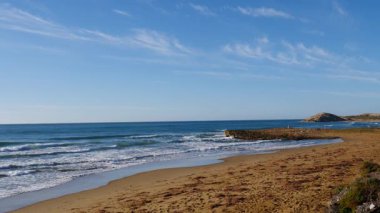 Sahil manzarası, deniz kıyısı, Calblanque bölge parkındaki Cala Magre plajı, Murcia bölgesi İspanya.