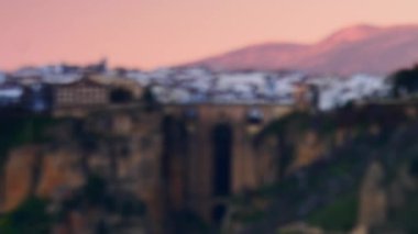 İspanya 'da turistik bir yer. Rock Cliff 'teki Ronda kasabası. Malaga, Endülüs, İspanya. Seyahat güzergahı. Odaklan.