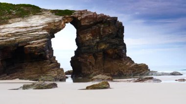 Playa las catedrales, Ribadeo 'daki Katedrais Plajı, Lugo, Galiçya. Kuzey İspanya 'daki Cantabric deniz manzarası.