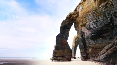 Playa las catedrales, Ribadeo 'daki Katedrais Plajı, Lugo, Galiçya. Kuzey İspanya 'daki Cantabric deniz manzarası.