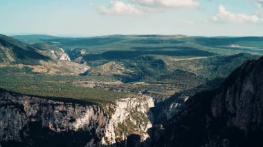Fransız Alplerindeki Verdon Gorge, dağ manzarası, Provence France. Belvedere de la Dent d 'Aire' den görüntü. Zaman aşımı