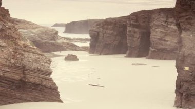 Playa las catedrales, Ribadeo 'daki Katedrais Plajı, Lugo, Galiçya. Kuzey İspanya 'daki Cantabric deniz manzarası.
