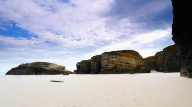 Playa las catedrales, Ribadeo 'daki Katedrais Plajı, Lugo, Galiçya. Kuzey İspanya 'daki Cantabric deniz manzarası.