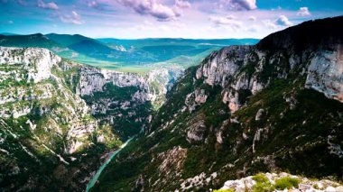 Fransız Alp Dağları 'ndaki Verdon Vadisi' nde ilerleyen bulutların zamanı, Provence France. Belvedere de la dent d 'aire' den görüntü.