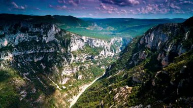 Fransız Alp Dağları 'ndaki Verdon Vadisi' nde ilerleyen bulutların zamanı, Provence France. Belvedere de la dent d 'aire' den görüntü.