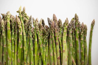 Lezzetli yeşil kuşkonmaz.