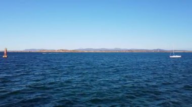 İrlanda Cumhuriyeti 'nin Donegal ilçesindeki Arranmore Adası' ndaki Leabgarrow iskelesinin manzarası..