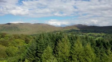 Donegal, İrlanda 'daki Eske Gölü' nün havadan görünüşü
