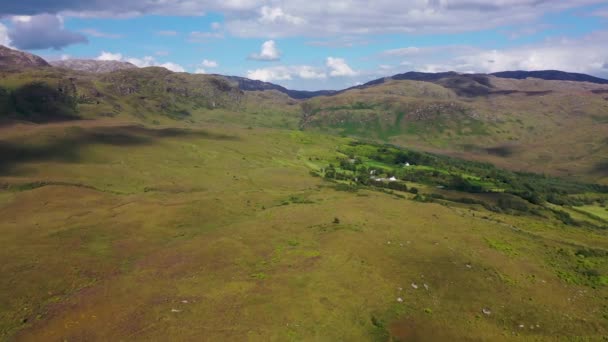 Vista Aérea Coaghaniworn Lake Eske Donegal Irlanda — Vídeo de Stock