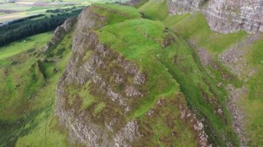 Güzel Binevenagh Dağı Kuzey İrlanda 'da Limavady yakınlarında..