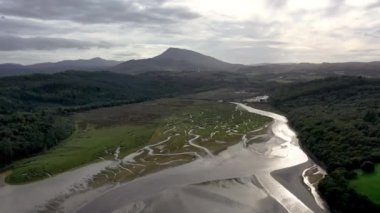 İrlanda 'nın Donegal ilçesindeki Ards Forest Park' taki Tuz Bataklığı 'nın hava görüntüsü..