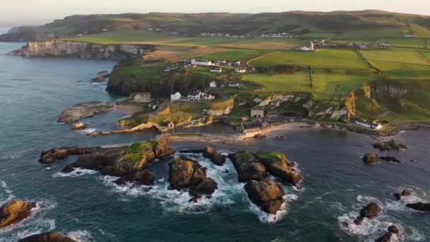 Aerial View Ballintoy Harbour Giants Causeway County 북아일랜드 — 비디오