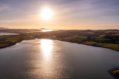 İrlanda 'nın Donegal ilçesindeki Şephaven körfezinin havadan görüntüsü..